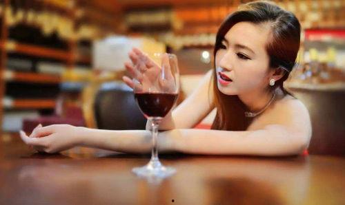 红酒女人爆料视频,一场惊心动魄的真相大揭露  第3张