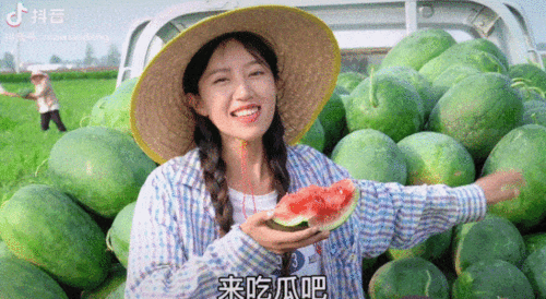 网红农村女孩吃瓜,网红农村女孩的甜蜜生活