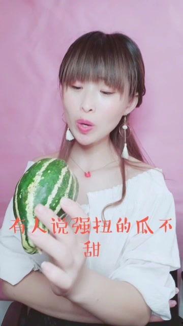 娱乐吃瓜酱审美,揭秘明星们的时尚穿搭与潮流风向标 第2张 娱乐吃瓜酱审美,揭秘明星们的时尚穿搭与潮流风向标 第2张
