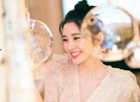 张若昀女儿爆料了吗视频,揭秘明星家庭幕后故事