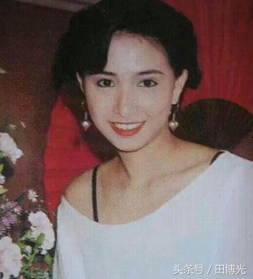 爆料香港女星是谁呀视频,香港女星身份曝光，视频爆料引发热议