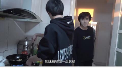 辰星cp超猛爆料视频,揭秘幕后激情瞬间 第2张 辰星cp超猛爆料视频,揭秘幕后激情瞬间 第2张